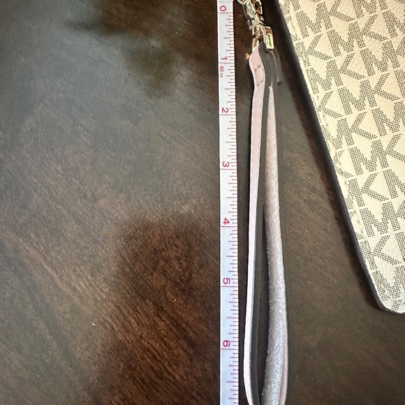 Michael Kors Clutch & Cross Body - Blush Pink - Picture 15 of 16